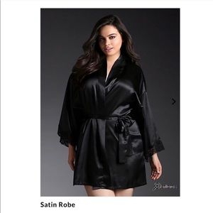 ⭐️NWT⭐️ Torrid Satin Robe
